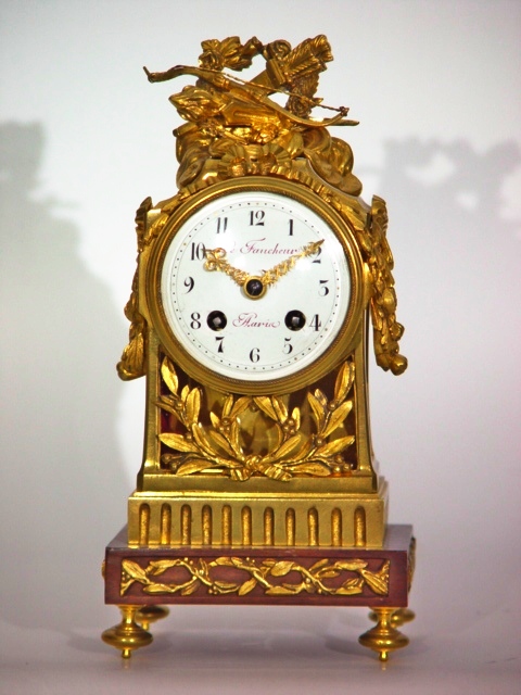 Kleine Tischuhr Bronze feuervergoldet um 1870