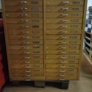 Layette-Uhrmachermoebel-
